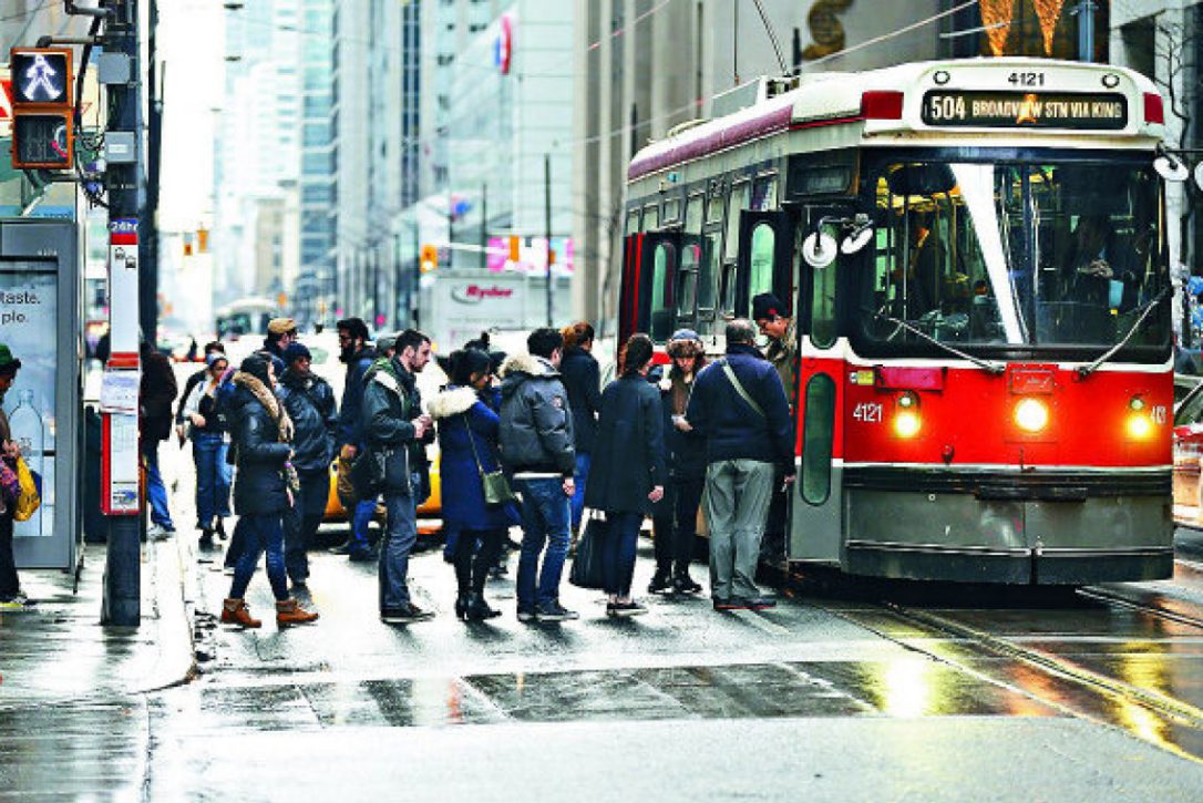 Общественный транспорт Торонто. Clean of public transport. Street transport. Transport on Streets. Public traffic