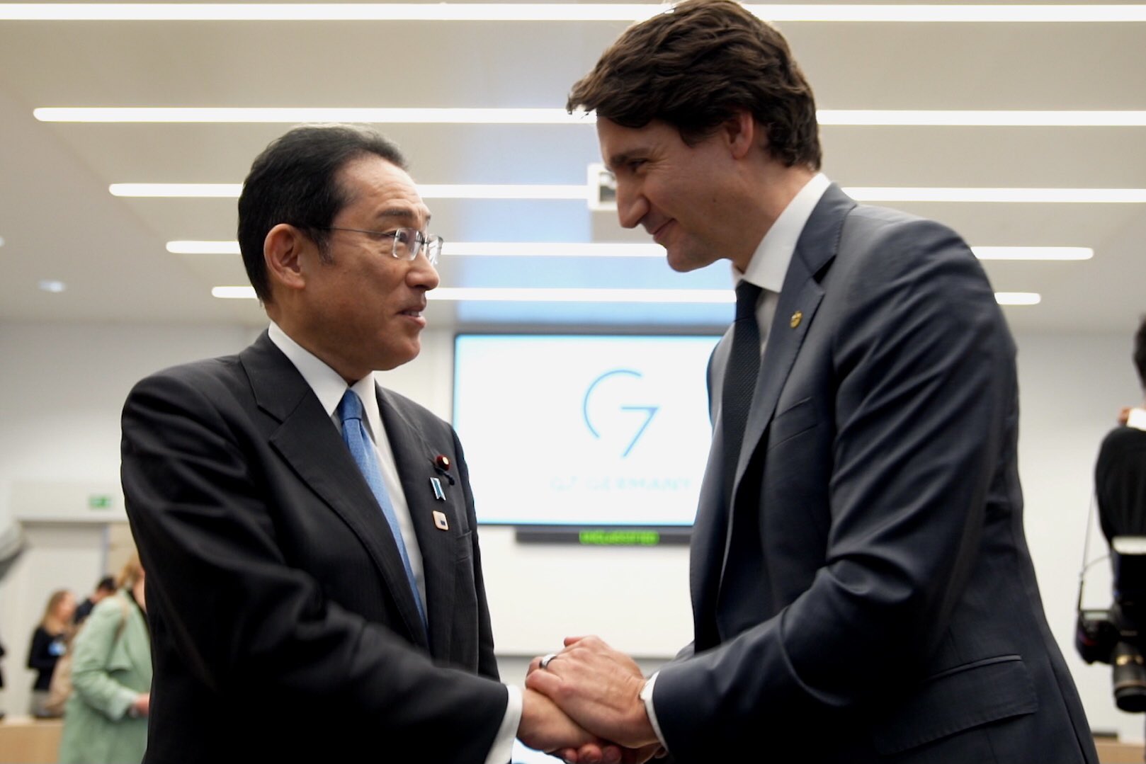 Prime Minister of Canada meets with Prime Minister of Japan